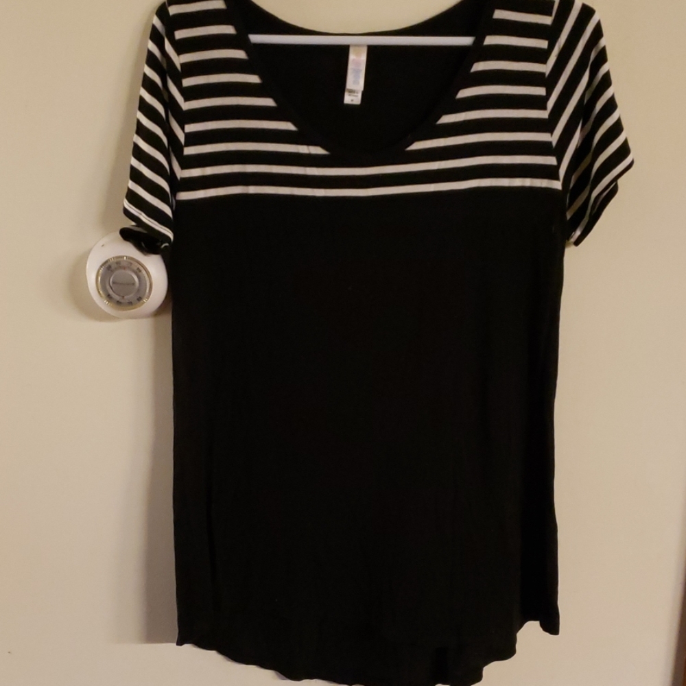 Lularoe Classic Tee